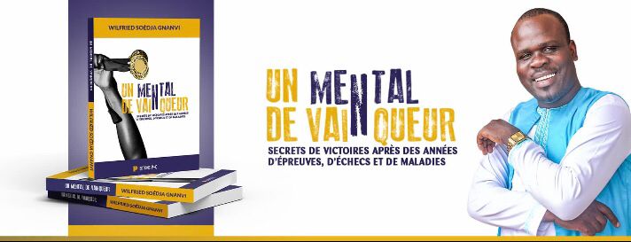 Couverture du livre Un Mental de Vainqueur avec photo d un homme souriant bras croisés sur fond blanc
