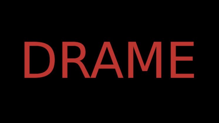 Le mot « DRAME » en lettres rouges sur fond noir dans une police simple et imposante