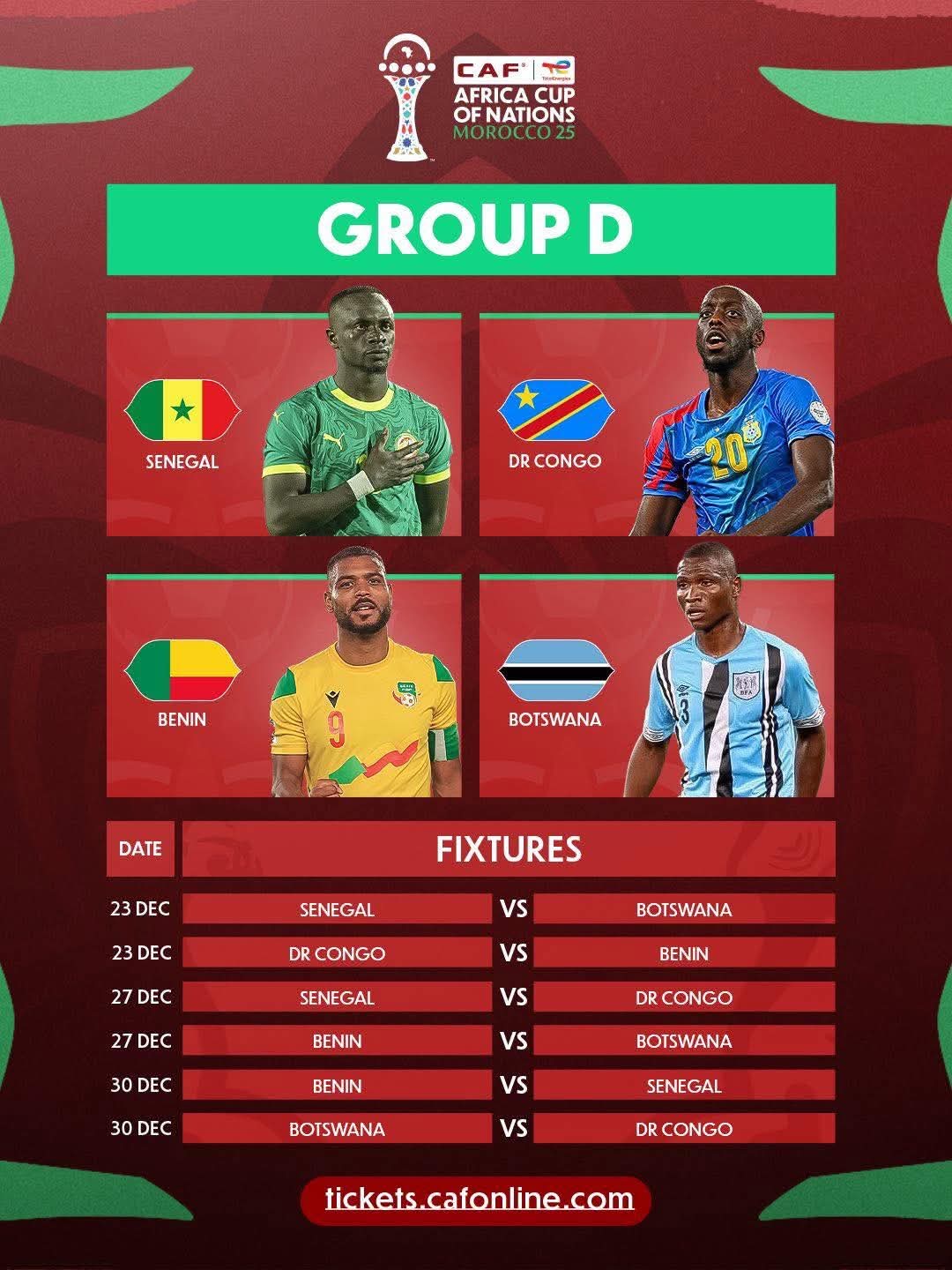 Quatre joueurs de football en maillot d’équipes nationales avec calendrier des matchs du groupe D de la CAN 2025