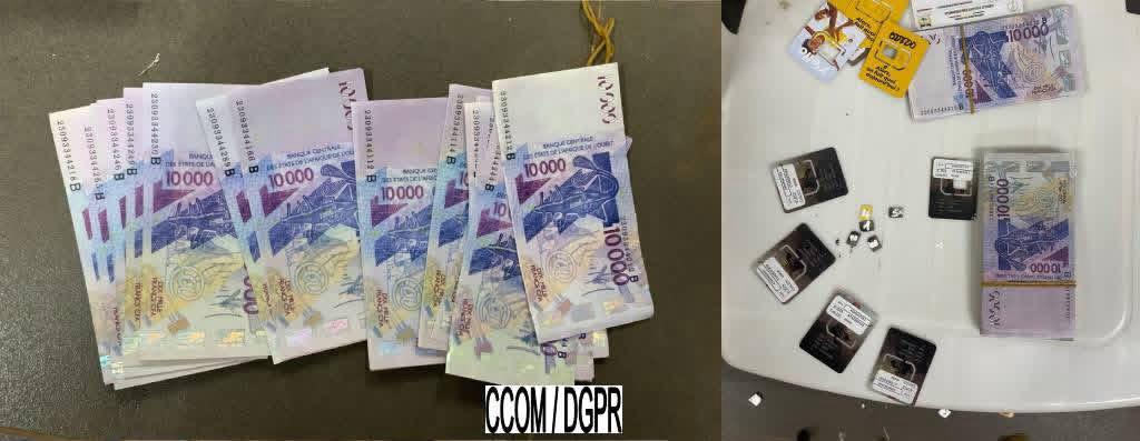 Billets en francs CFA éparpillés avec plusieurs cartes SIM et paquets de billets posés sur une surface blanche