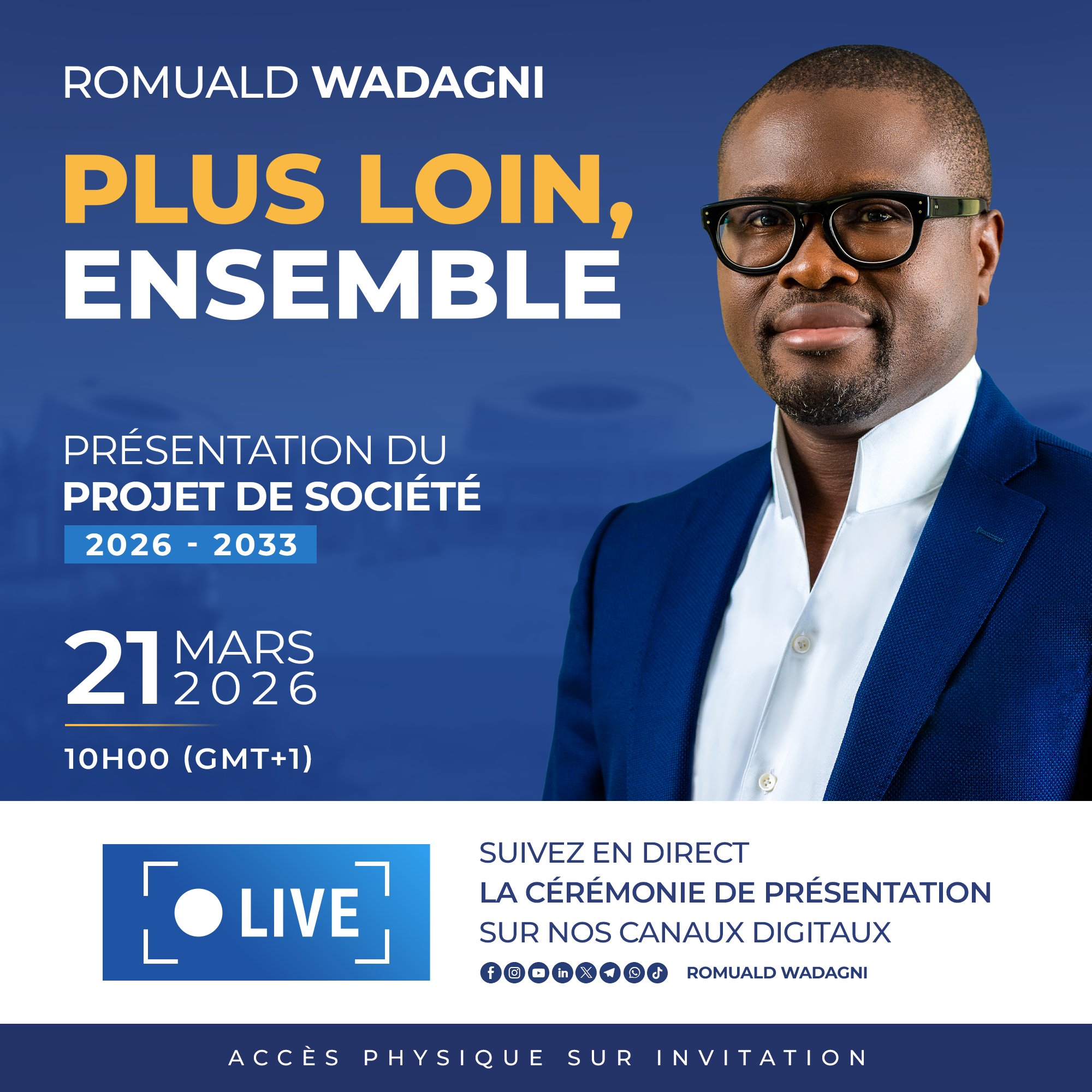 Homme portant lunettes et veste bleue dans un visuel bleu annonçant une présentation de projet pour 2026-2033 le 21 mars 2026 à 10h00